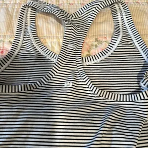 Lululemon workout top small thumbnail 2