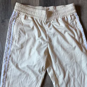 NWOT adidas Cream Track/Jogger Pants with ICONIC Side Stripes Size Medium thumbnail 2