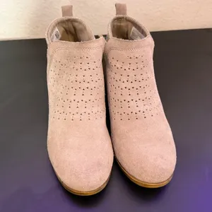 TOMS Suede Leather Ankle Boots Low Block Heel Western BOHO Booties Size 7.5 Deia thumbnail 12