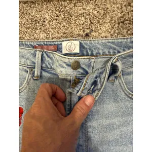 Draper James Ava Cuff Denim Shorts Womens 12 Lobster Embroidered Light Wash thumbnail 5