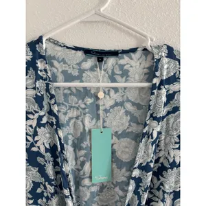 NWT Shore Womens M Blue White Paisley‎ Romper Tie Ruffle Beachy Resort Travel thumbnail 3