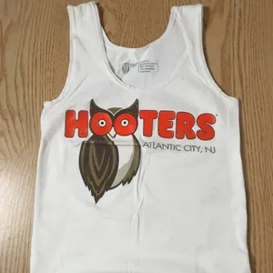 B70 Hooters Girl Worn Tank from Atlantic City NJ Stretchy Soft White Size Xs thumbnail 1