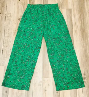 Sienna Sky NWT  cropped green pants sz small. thumbnail 2