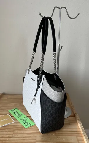 Michael Kors Purse thumbnail 3