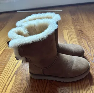 UGG Women’s Bailey Bow II Boots thumbnail 1