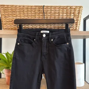 Good American Good Legs Mid-Rise Black Skinny Ankle Jeans, 0 / 25 thumbnail 2