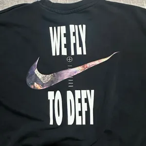 Nike Dri Fit Swoosh Fly Graphic Boxy Sweatshirt Womens S Black Loose Fit Crop thumbnail 2