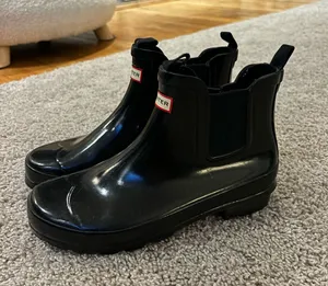 Hunter Black Chelsea Boot thumbnail 1
