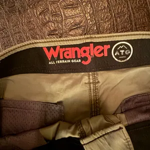 Wrangler All Terrain Gear Cargo Shorts Mens Size 32 Green Utility Pockets thumbnail 6