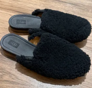 UGG Janaya Cozy Mule – Women’s Black Sheepskin Slip‑On (Size 7.5 ) thumbnail 1