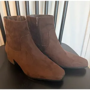Universal Thread coral brown faux suede bootie size 6 wide thumbnail 2