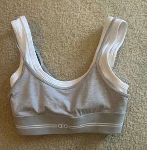 Alo Sports Bra Yoga thumbnail 1