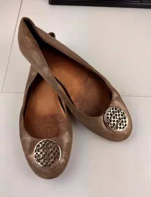 COACH Metallic Bronze‎ Leather Ballet Flats With Circle Logo Accent Women Size 8 thumbnail 1