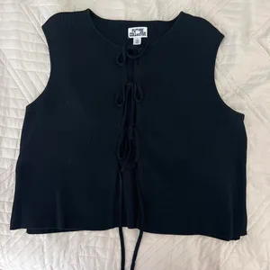 Black Crop Top Size L thumbnail 1