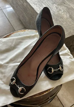 Authentic Gucci shoes  thumbnail 1