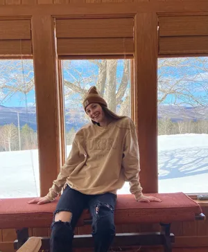 Quebec crewneck Size M thumbnail 2