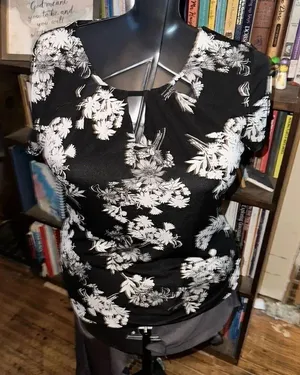 White House Black Market keyhole floral M minimalist blouse thumbnail 1