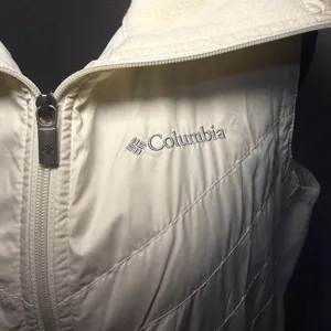 Columbia Women's Mix It Around II Cream Vest Size Medium. thumbnail 3