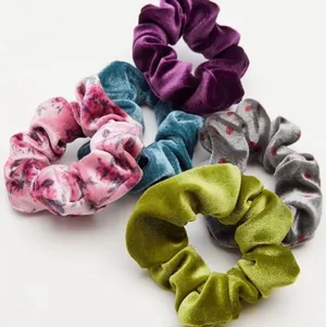 Urban Outfitters Velvet Scrunchie Set thumbnail 1