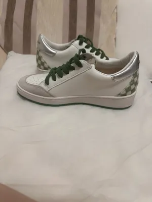 Suggested Title: Vintage Havana White Metallic Gold Star Green Laced Sneakers - Size [6) thumbnail 2