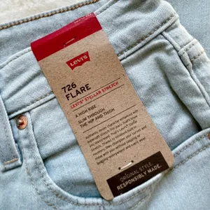 Levi's 726 Women's Light Wash High Rise Flare Jeans Size 12 thumbnail 3