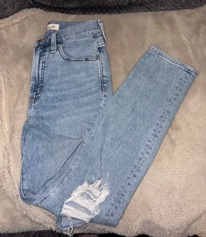 Madewell The Perfect Vintage Distressed Jean, Size 25 thumbnail 1