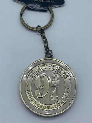 HARRY POTTER Hogwarts house crest and platform 9 3/4 keychain new in pac… thumbnail 7