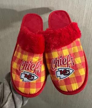Women’s Kansas City Chiefs Red & Yellow Plaid Fuzzy Slippers Size Large thumbnail 1
