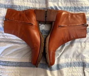Timberland Block Heeled Leather Booties 9.5 thumbnail 1