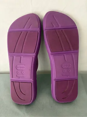 Crocs Women’s Size 9 Purple Flip Flops Excellent Condition (B198) thumbnail 8