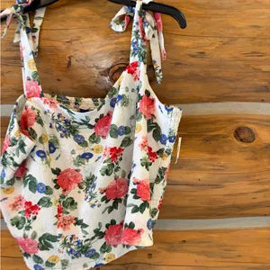 Old Navy Cropped Fitted Floral Tank Top size XL thumbnail 4