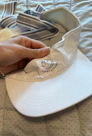 Smiley halara visor thumbnail 1