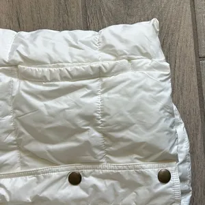 Old Navy White Puffer Vest thumbnail 5