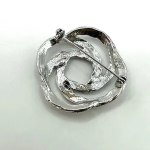 Vintage silver tone twisted knot Brooch thumbnail 2