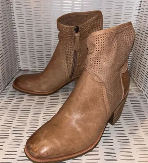 Sofft Chantey Tan Leather Perforated Ankle Boots Womens‎ Size 7M Zip Booties thumbnail 1