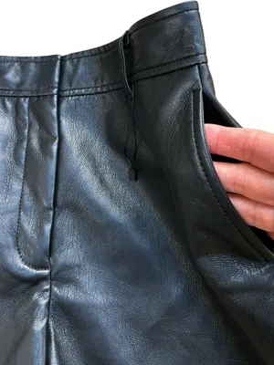 NWOT Aritzia BABATON Faux Leather Shorts Black Size 2 thumbnail 3