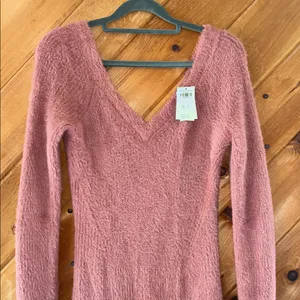 Abercrombie & Fitch V-Back Fuzzy Sweater Dress in dusty pink NWT thumbnail 4