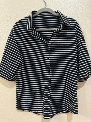 Striped Ribbed Button thumbnail 1