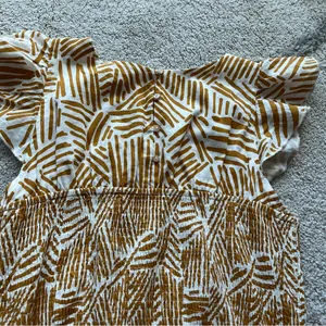THML midi dress brown white line print ruffle sleeve smocked medium thumbnail 9