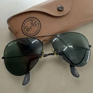 Vintage Ray Bans Classic Aviator‎ Sunglasses L2821 Black thumbnail 1