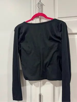 Hollister Black Ribbed Snap-Front Long Sleeve Crop Top thumbnail 4