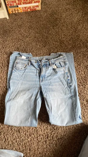 American Eagle Light Wash Jeans thumbnail 4