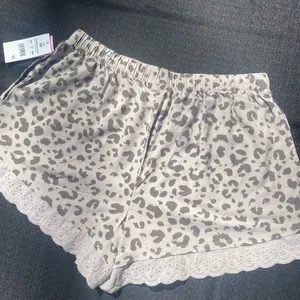 🤎 NWT Zoe + Liv XS (Medium) Leopard Cheetah Print Sleep Shorts 🤎 thumbnail 3
