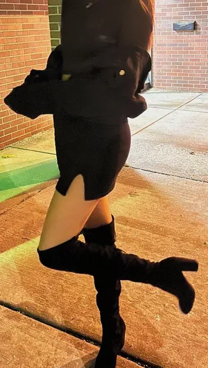 Thigh high black heeled boots Size 6.5 thumbnail 1