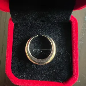 Elegant Gold Band Adjustable Ring Size 7 thumbnail 3