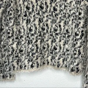 XOXO Sweater‎ thumbnail 2