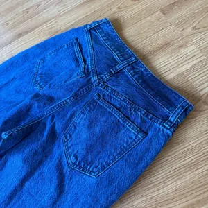 Abercrombie & Fitch Curve Love High Rise Loose Jean Size 26 Short thumbnail 6