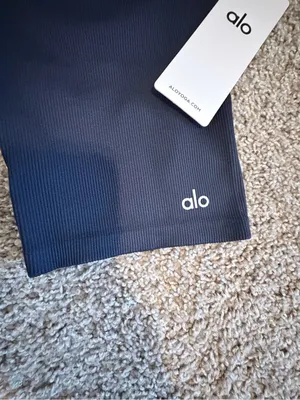 Alo seamless ribbed favorite shorts 5" inseam size xs in navy NWT thumbnail 8