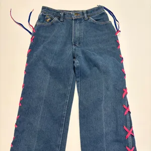 Wrangler Lace Up Jeans Womens 8 Blue Pink Ribbon High Rise Straight Leg USA 0372 thumbnail 1