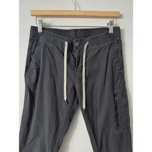Vuori S Women’s Ripstop Pants in Dark Grey thumbnail 4